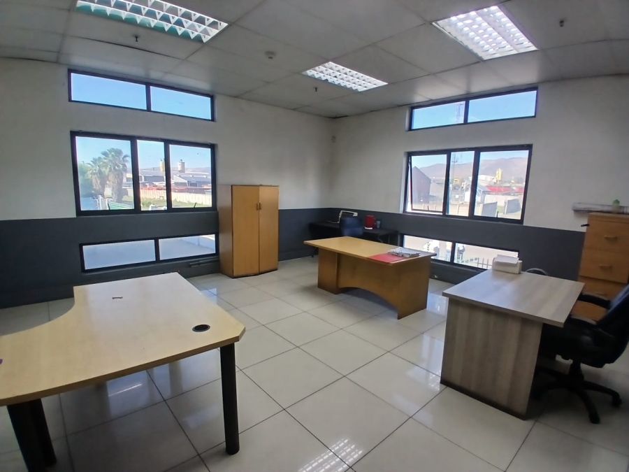 To Let commercial Property for Rent in Zinniaville North West